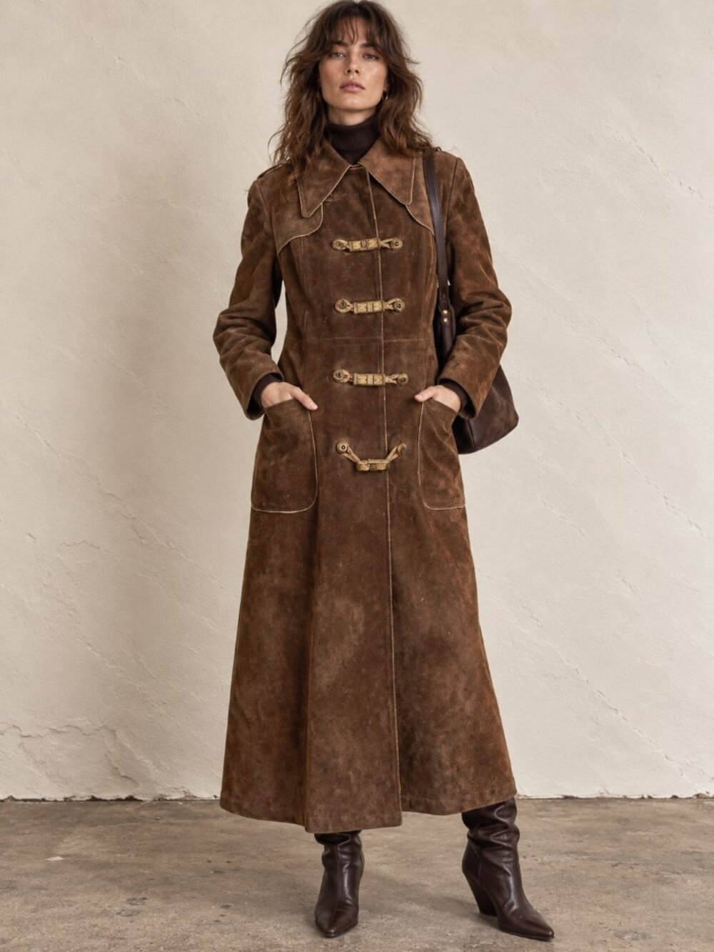 Vintage suede dagger collar 70s coat. 1970s boho hippie true vintage.